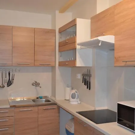 Pleso, Apartman